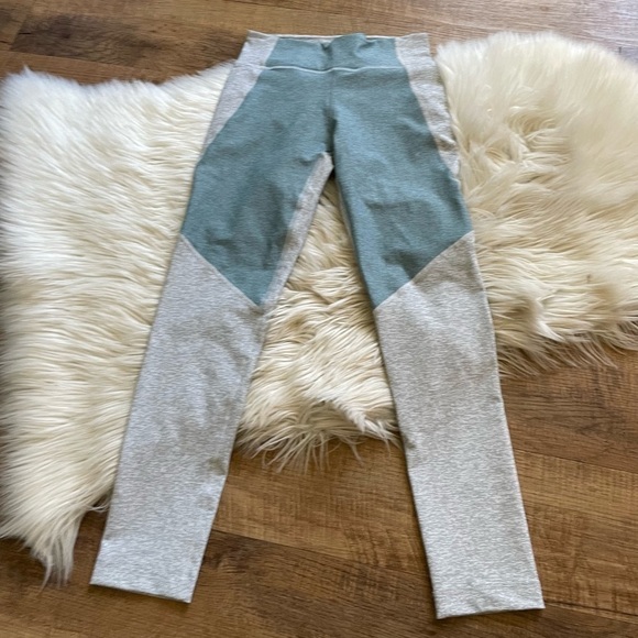 OUTDOOR VOICES Color-block Leggings - Picture 2 of 4